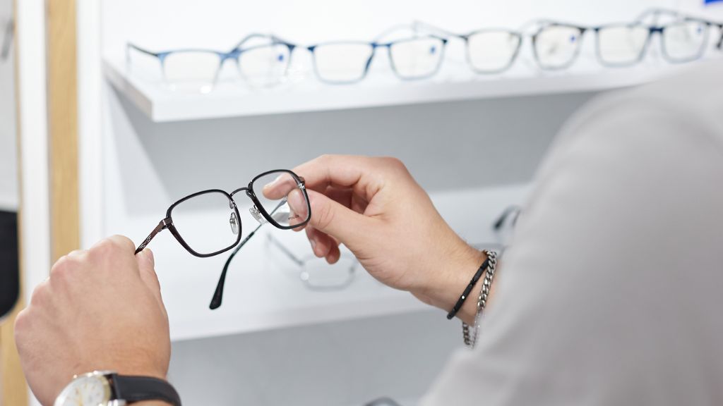 Rame de ochelari potrivite în funcție de forma feței. Cum alegem?